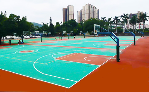 學校籃球場