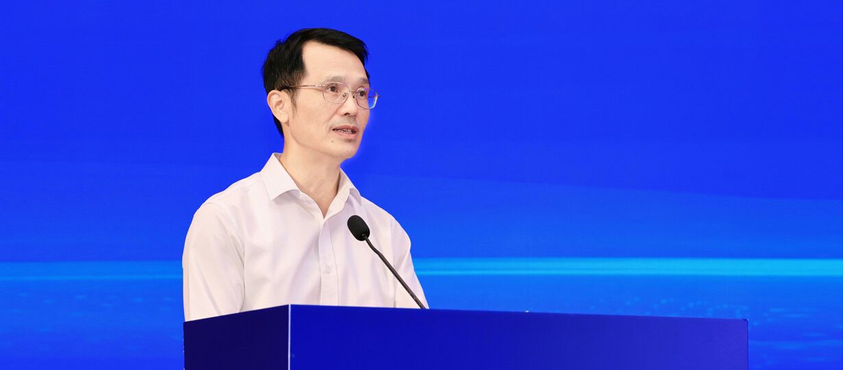 湖北省科協(xié)黨組書記，副主席周德文主持年會開幕式暨主論壇