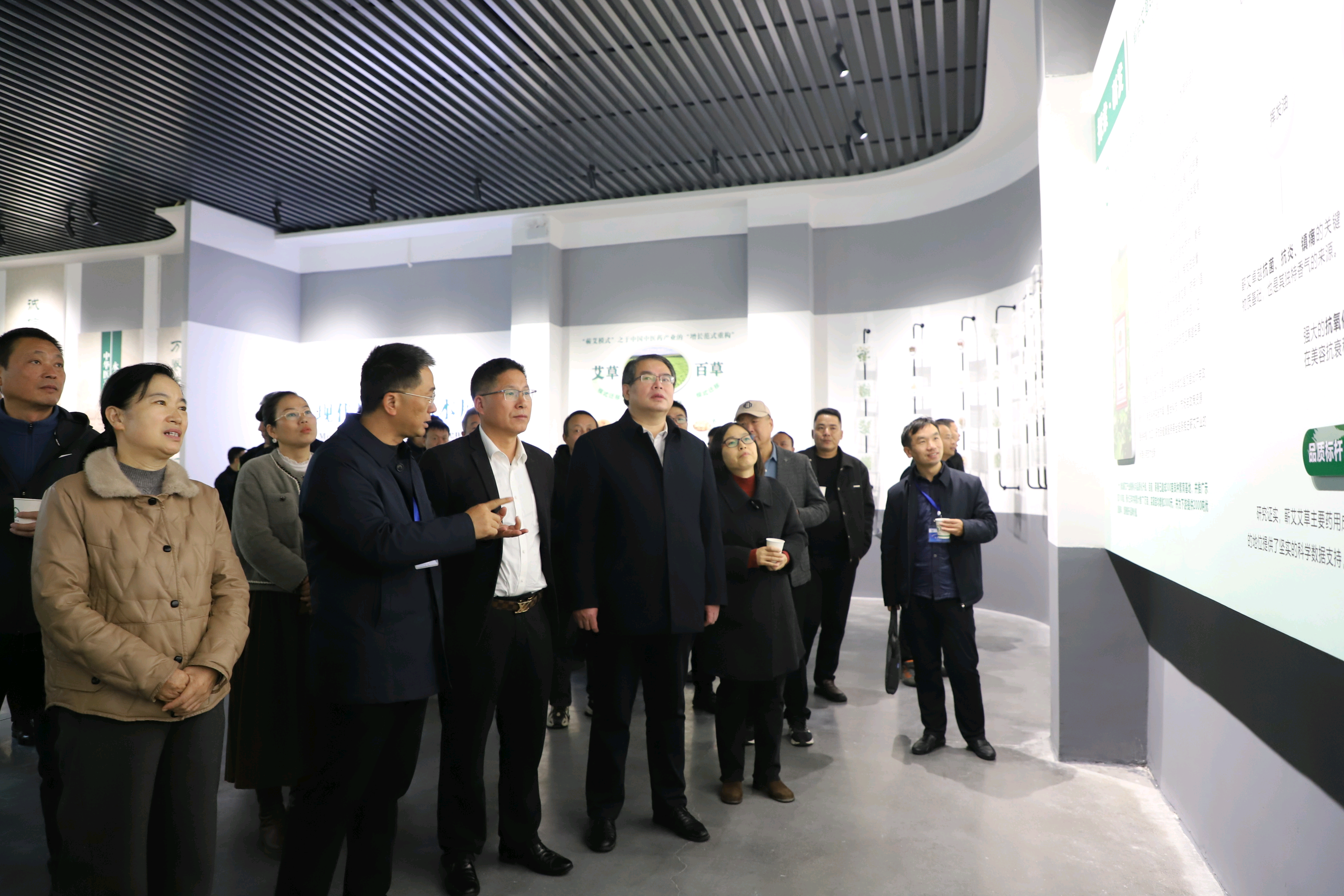 1766457856511023796.jpg 1830813809.jpg